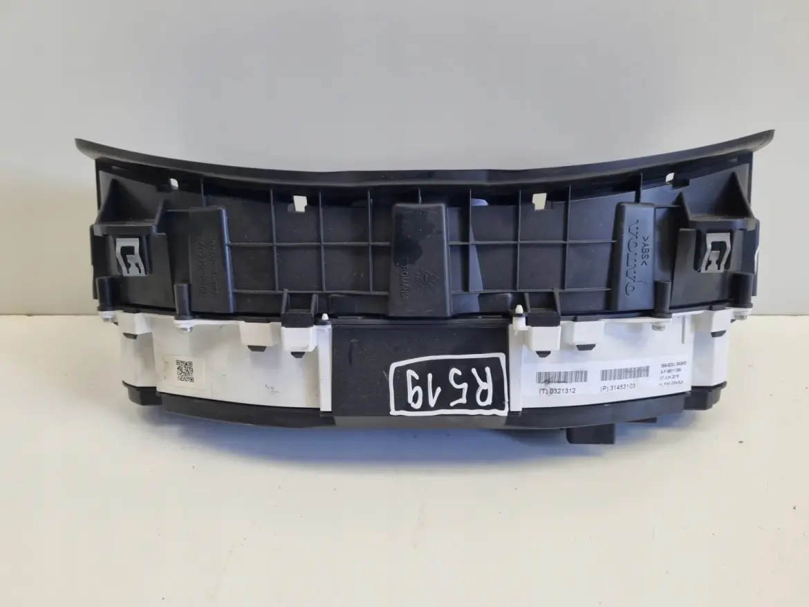 Volvo V40 II lift LICZNIK ZEGARY Europa 31453103