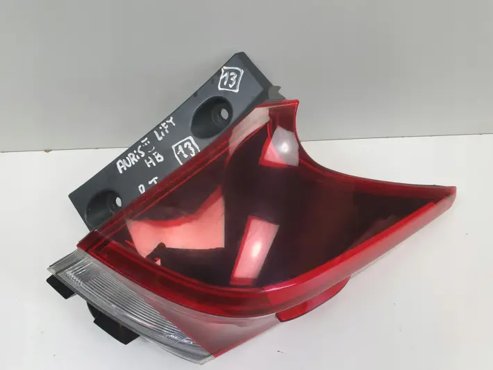 Toyota Auris II LIFT HTB 12-18r TYLNIA LAMPA PRAWA PRAWY TYŁ