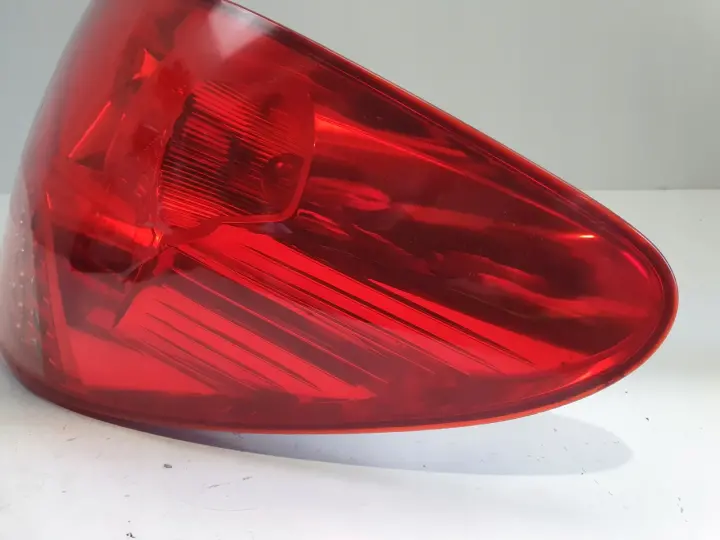 Peugeot 207 HB TYLNA LAMPA PRAWA prawy tył pasażera 9649986580