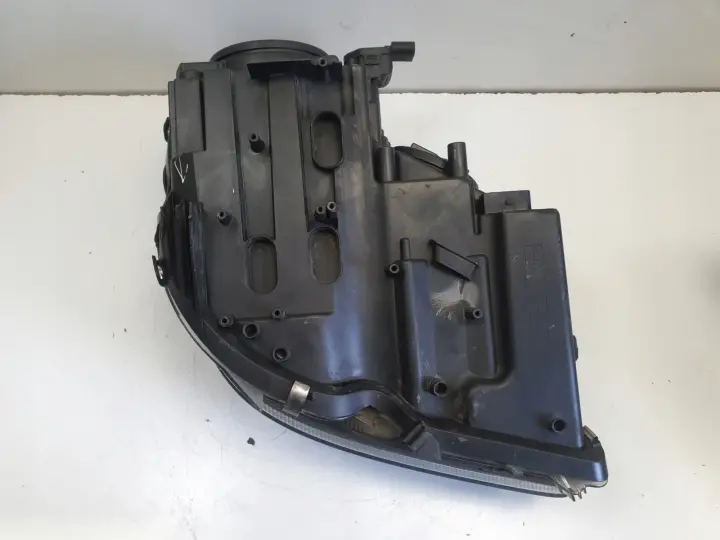 Mercedes CLS W219 C219 PRZEDNIA LAMPA LEWA lewy przód EUROPA