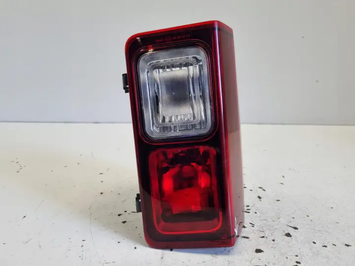 Renault Trafic III Opel Vivaro B TYLNA LAMPA PRAWA prawy tył dół 265548758R