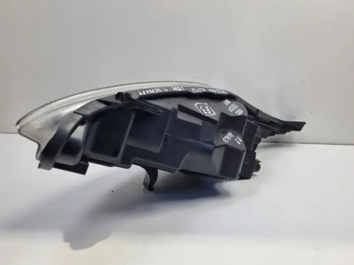 Ford Fiesta MK7 08-17r PRZEDNIA LAMPA PRAWA PRAWY PRZÓD 8A61-13W029-DG