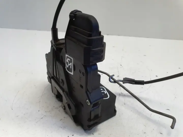 Opel Corsa D ZAMEK DRZWI prawy przód Pasażera 13258279 EN