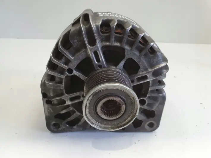 Renault Trafic II Opel Vivaro 2.0 DCI ALTERNATOR valeo 8200404459
