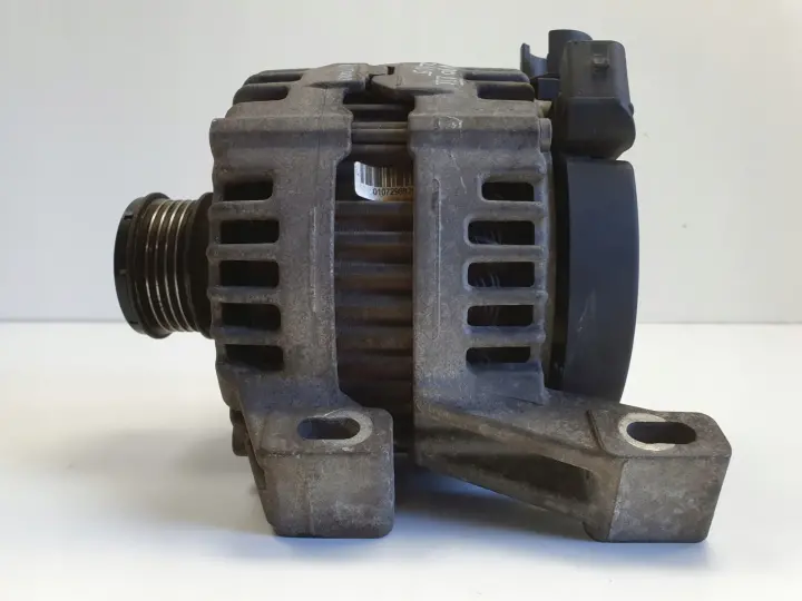 Volvo V70 III XC70 II 2.4 D5 ALTERNATOR 0121715079