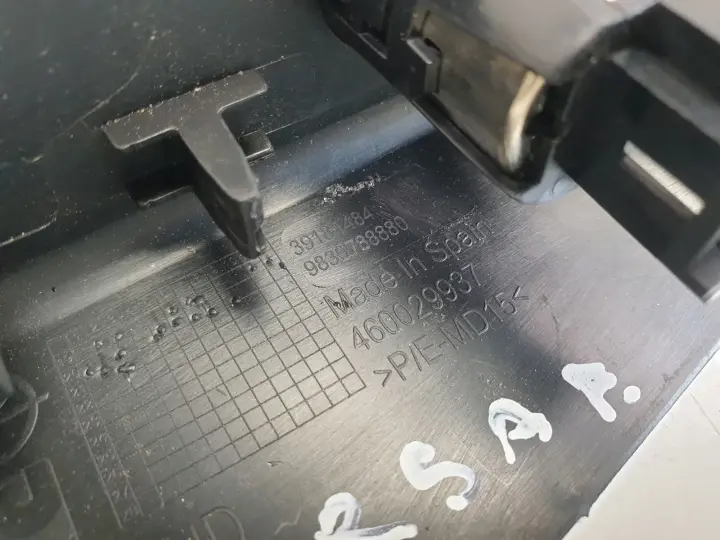 Opel Corsa F PANEL ZAPALNICZKI USB Dekor osłona