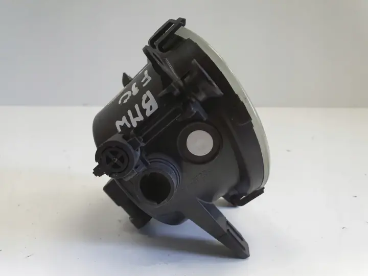 BMW F30 11-18r PRZEDNI HALOGEN PRAWY PRZÓD pasażera 7200100000