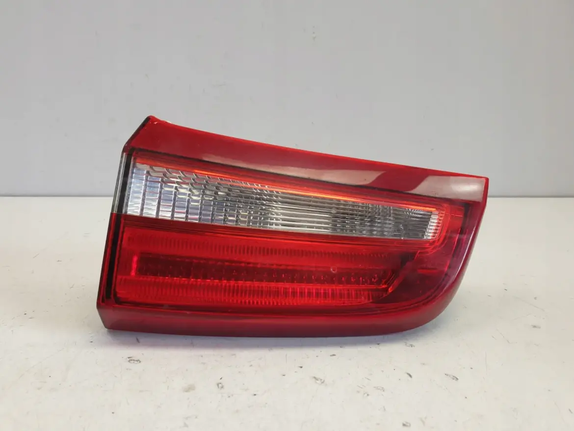 Volvo S60 II TYLNA LAMPA PRAWA prawy tył W KLAPE