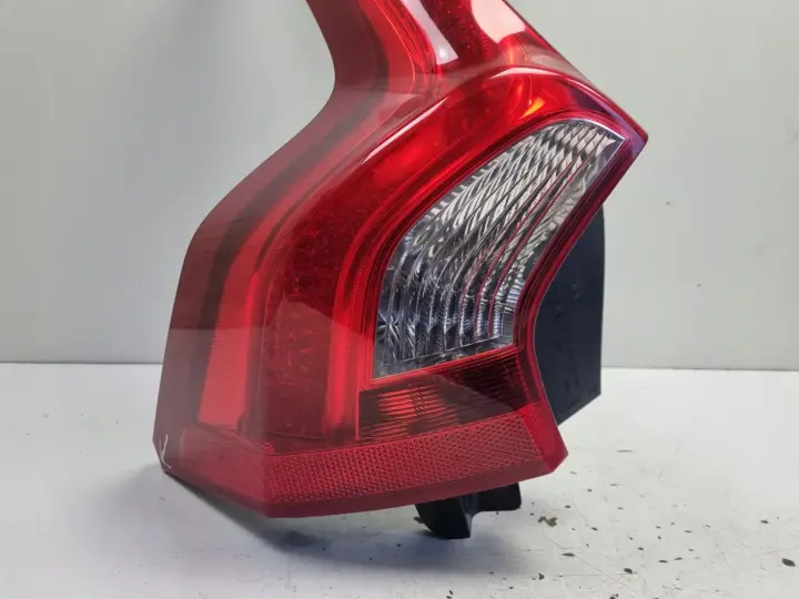 Volvo V60 10-13r TYLNIA TYLNA LAMPA LEWA lewy tył 31214963