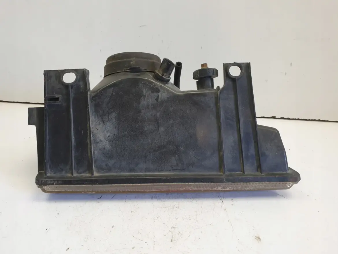 Polonez Caro Plus PRZEDNIA LAMPA LEWA lewy przód EUROPA