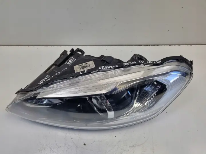 Volvo XC60 LIFT XENON SKRĘTNY PRZEDNIA LAMPA LEWA lewy przód 31420249