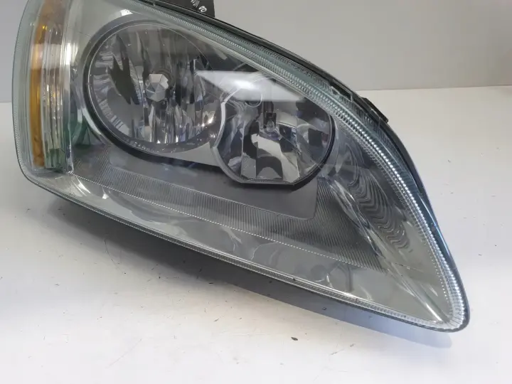 Ford Focus mk2 02-06 PRZEDNIA LAMPA PRAWA prawy przód anglik