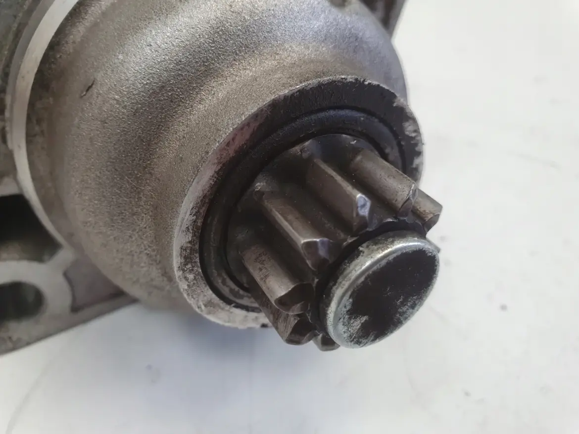 VW Golf V 2.0 SDI ROZRUSZNIK Bosch 0001123018