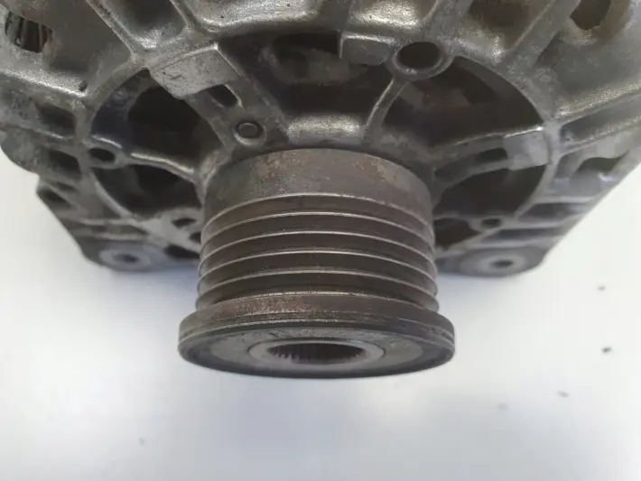 Renault Trafic II 1.9 DCI ALTERNATOR valeo 8200538815