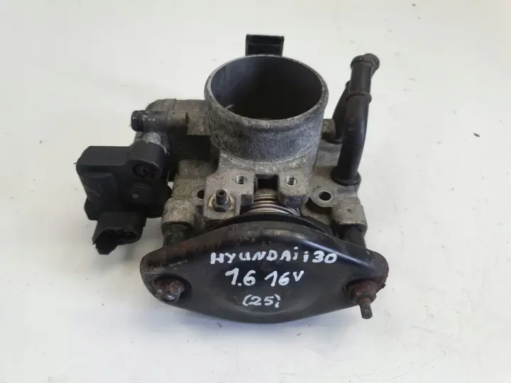 Hyundai i30 1.6 16V PRZEPUSTNICA 35100-2B020