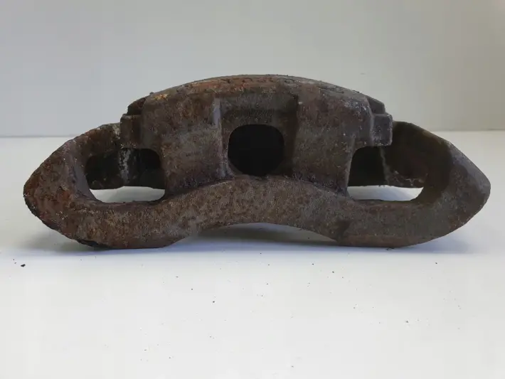 Volvo XC90 I PRZEDNI ZACISK HAMULCOWY lewy przód Kierowcy L.P 30657303 959