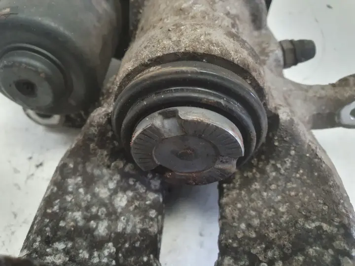 Renault Megane IV TYLNY ZACISK HAMULCOWY lewy tył 440102370R