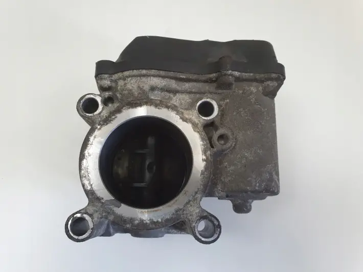 VW Fox 1.2 6V PRZEPUSTNICA 03D133062E