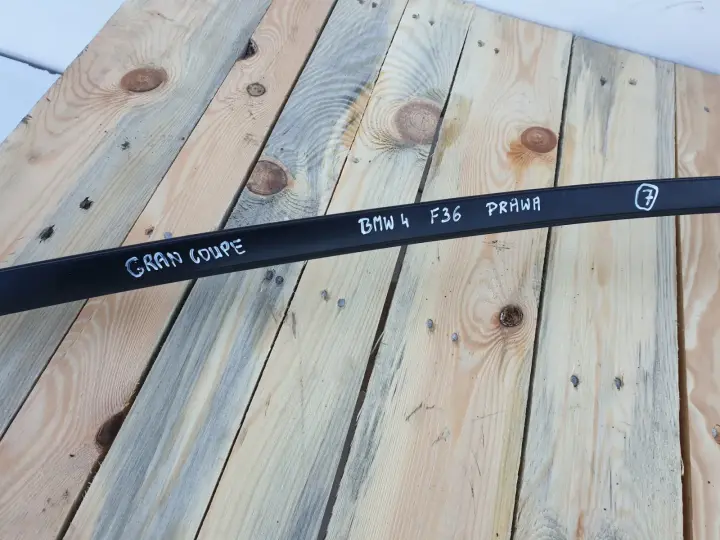 BMW F36 GC LISTWA DACHOWA KAROSERYJNA PRAWA CZARNA