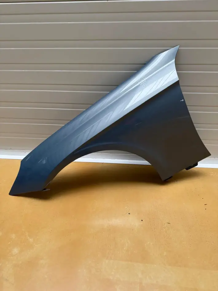 Mercedes CLS C219 04-10r PRZEDNI BŁOTNIK LEWY PRZÓD kierowcy