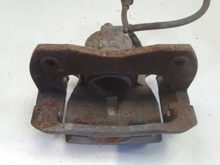 Toyota Rav4 III PRZEDNI ZACISK HAMULCOWY prawy przód kierowcy advics 63-28