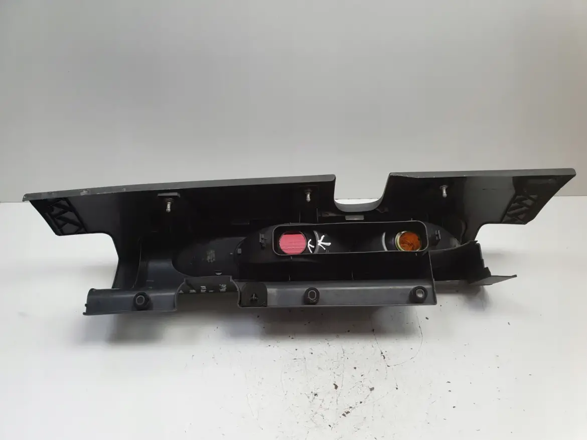 Renault Trafic II Vivaro A Primastar TYLNA LAMPA LEWA lewy tył kierowcy