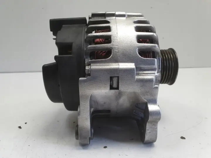 VW Polo IV 1.2 6V ALTERNATOR VALEO