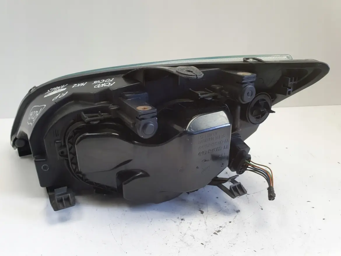 Ford Focus mk2 02-06 PRZEDNIA LAMPA PRAWA prawy przód anglik