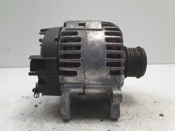 Audi A4 B7 2.0 TDI ALTERNATOR valeo 06F903023H 140A