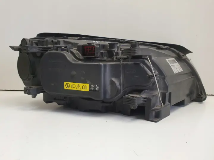 Volvo V70 III PRZEDNIA LAMPA LEWA XENON SKRĘTNY