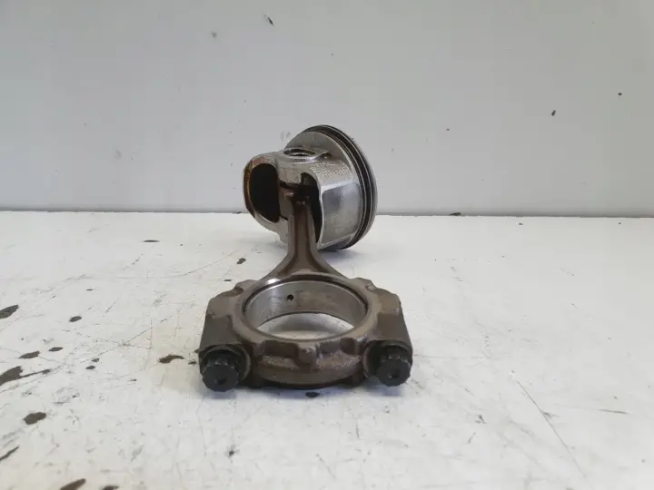 Toyota Yaris III 1.5 H HYBRID TŁOK KORBOWÓD 1NZ