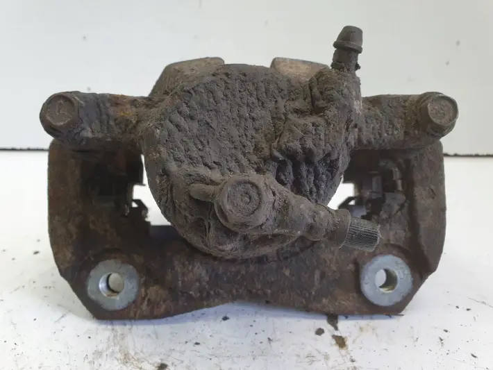 Toyota RAV4 IV V PRZEDNI ZACISK HAMULCOWY lewy przód KIEROWCY 63-28