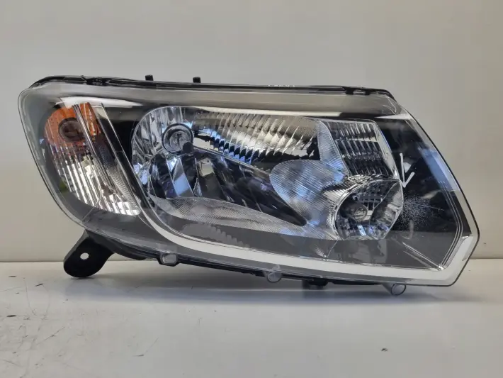 Dacia Sandero II 12-16r PRZEDNIA LAMPA PRAWA PRAWY PRZÓD europa