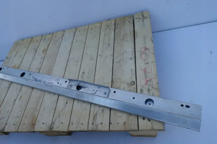 Jaguar XJ X351 MOCOWANIE LISTWY PROGOWEJ prawe