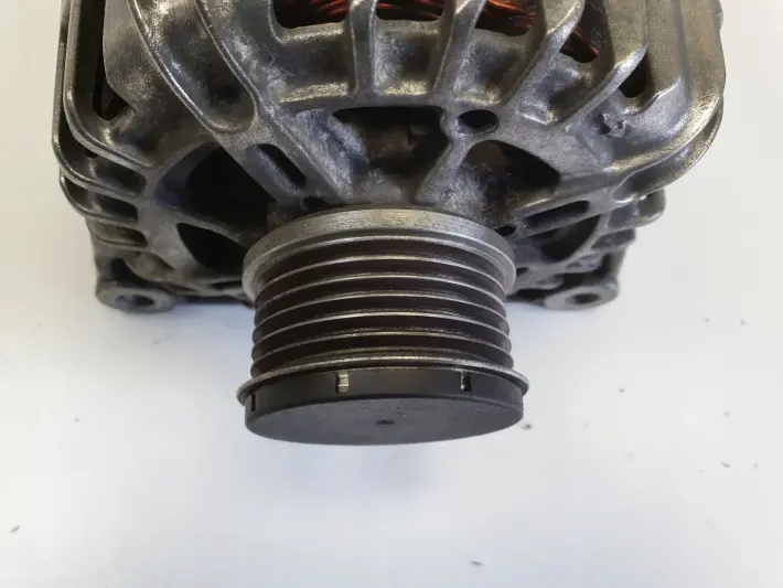 Peugeot 3008 1.2 THP ALTERNATOR Valeo 9670899580 CL12