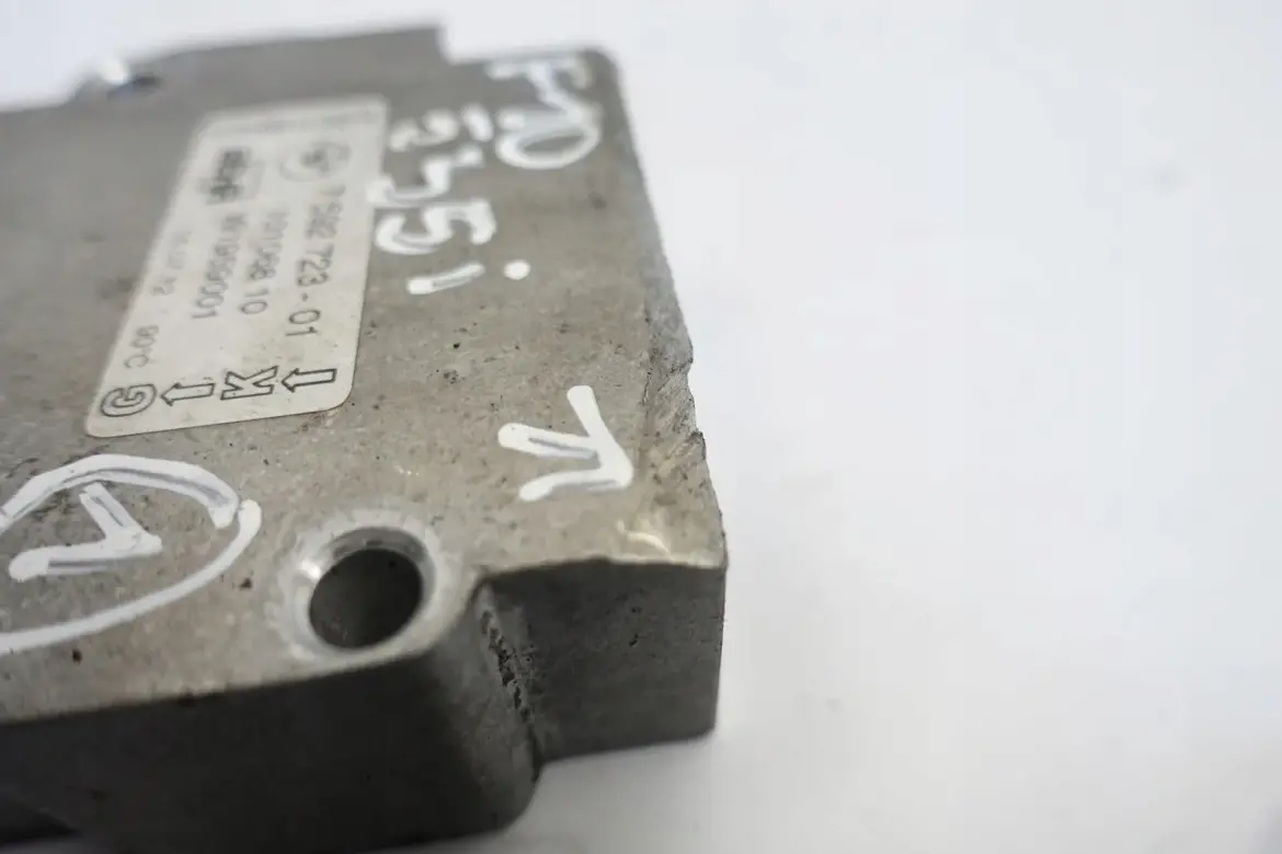 BMW F10 535 3.0 i TERMOSTAT OLEJU 7592723 oryginał