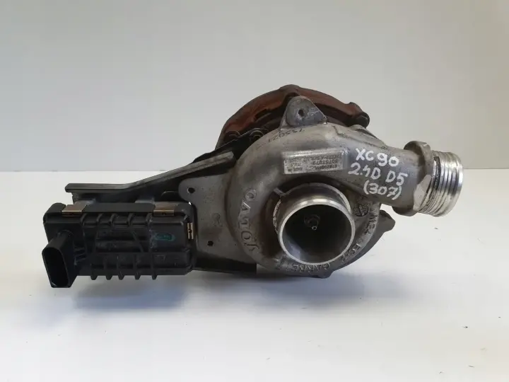 Volvo XC90 2.4 D5 TURBOSPRĘŻARKA 30757079
