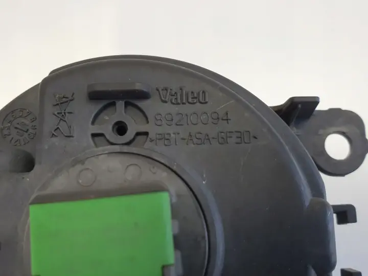 Nissan X-trail PRAWY PRZEDNI HALOGEN przód