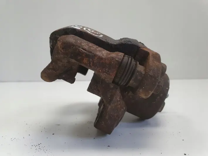 Renault Clio II PRAWY PRZEDNI ZACISK HAMULCOWY przód pasażera P.P Lucas