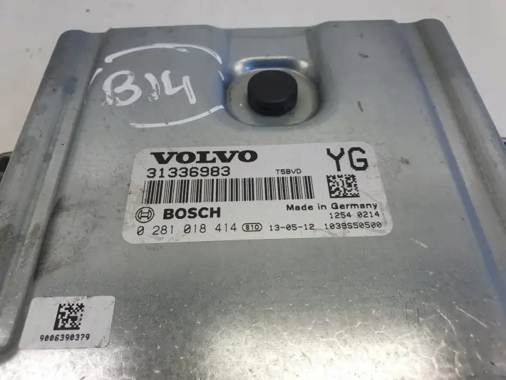 Volvo V70 III 2.4 D5 STEROWNIK SILNIKA komputer P31303388