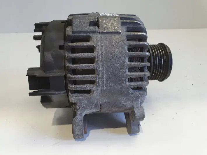 VW Touran 1.9 TDI ALTERNATOR valeo 06F903023C 140A
