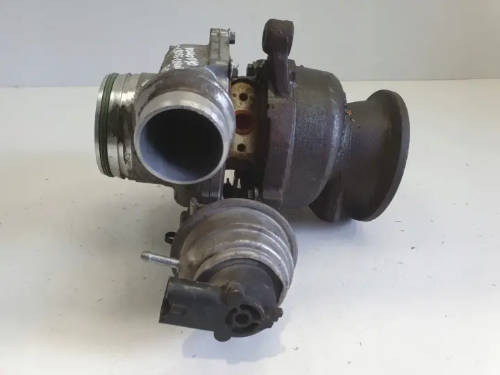 Volvo XC60 S60 V60 II 2.0 D3 TURBOSPRĘŻARKA turbo 31493379