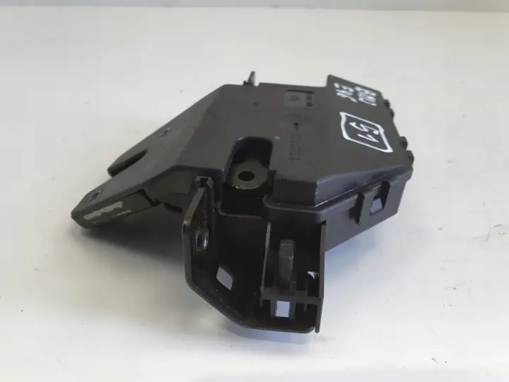 BMW E46 E90 E91 ZAMEK KLAPY BAGAŻNIKA 8196401