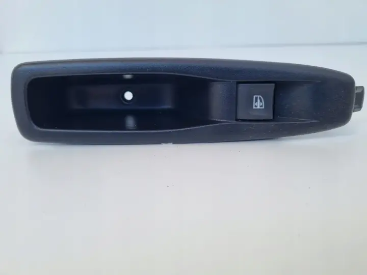 Renault Captur I Clio IV PRZEŁĄCZNIK SZYB panel włącznik 82950721R