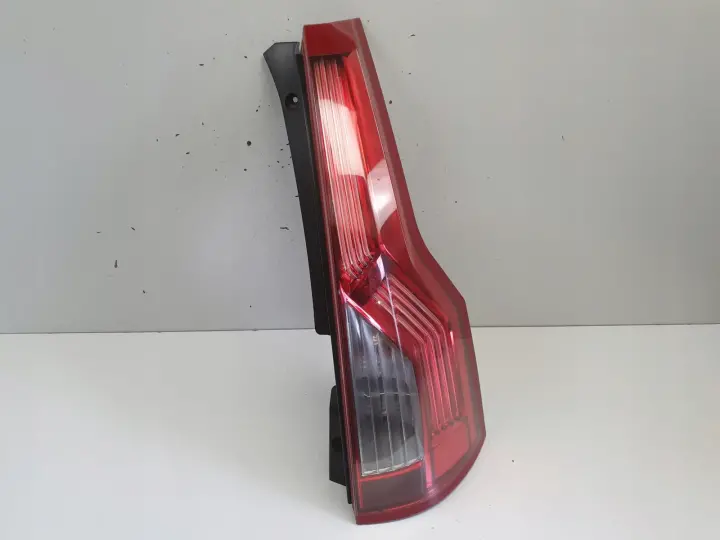 Citroen C4 Grand Picasso I 06-13r TYLNA TYLNIA LAMPA PRAWA PRAWY TYŁ