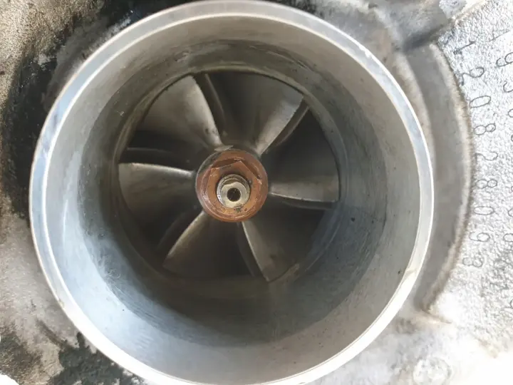 BMW E90 E91 2.0 D TURBOSPRĘŻARKA turbo 49S35-05671