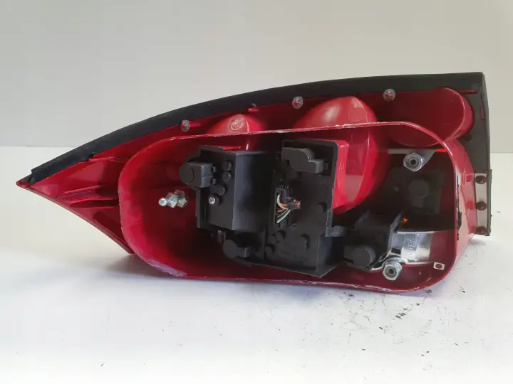 Audi TT 8N TYLNA LAMPA PRAWA prawy tył pasażera