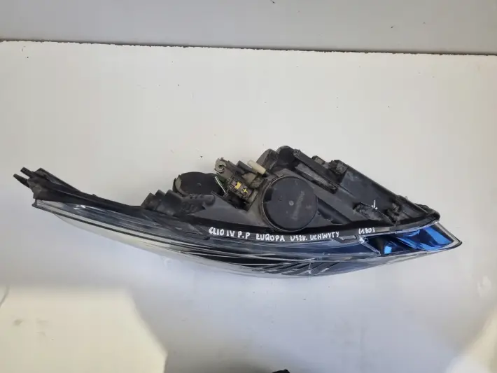 Renault Clio IV 12-16r PRZEDNIA LAMPA PRAWA PRAWY PRZÓD 260102796R