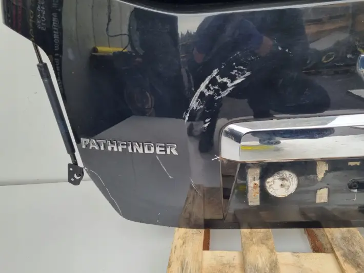 Nissan Pathfinder III R51 TYLNA TYLNIA KLAPA BAGAŻNIKA TYŁ czarna czarny