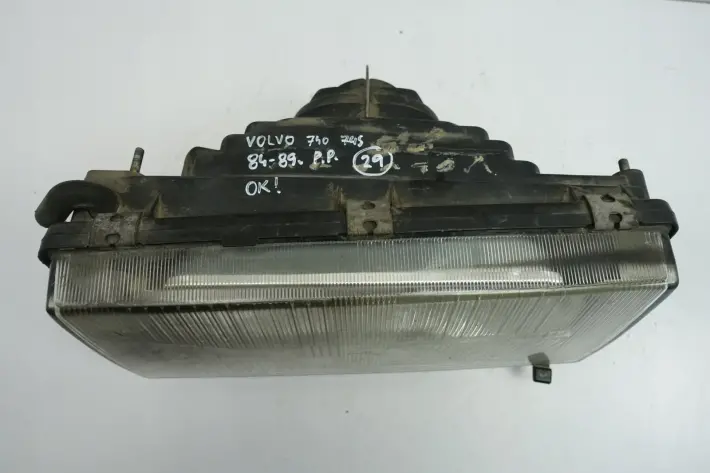 Volvo 740 760 PRZEDNIA LAMPA prawa EUROPA 3 piny